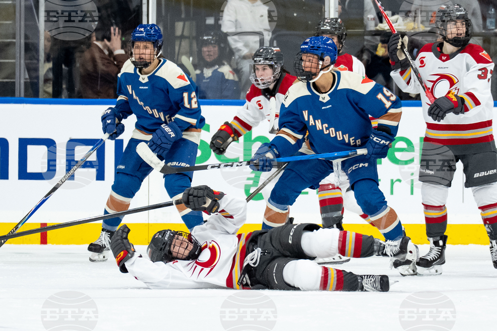 PWHL Charge Goldeneyes Hockey