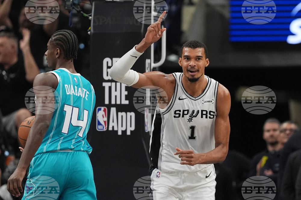 Hornets Spurs Basketball