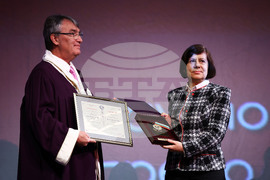 Медицински университет - годишни награди