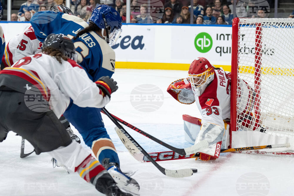 PWHL Charge Goldeneyes Hockey