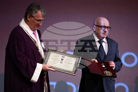 Медицински университет - годишни награди