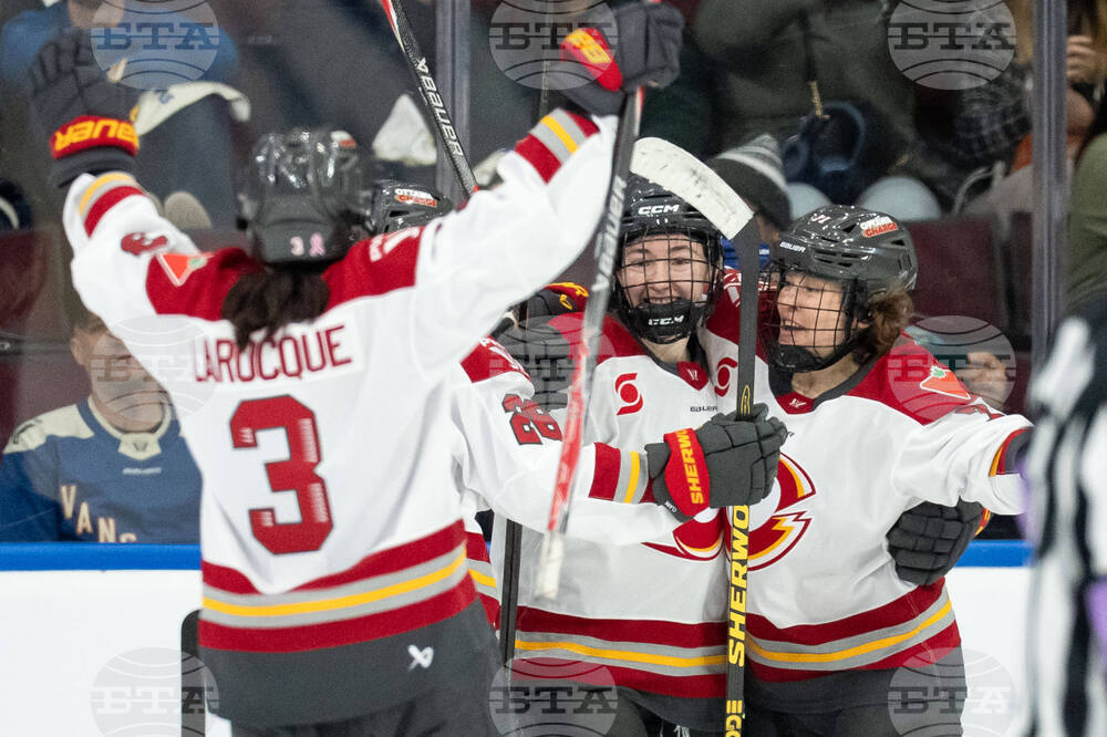 PWHL Charge Goldeneyes Hockey