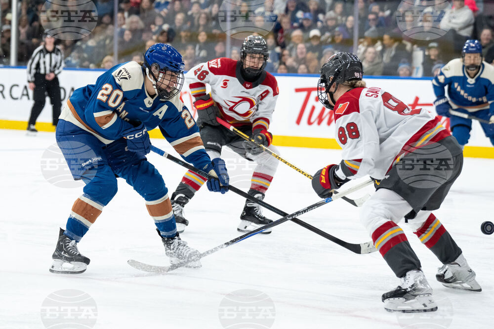 PWHL Charge Goldeneyes Hockey