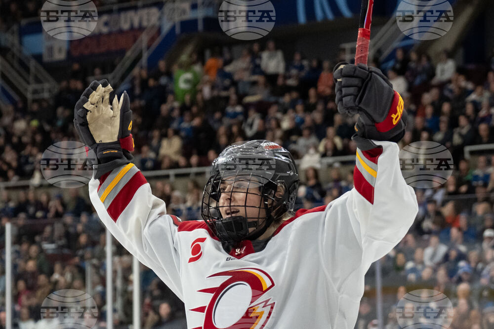 PWHL Charge Goldeneyes Hockey