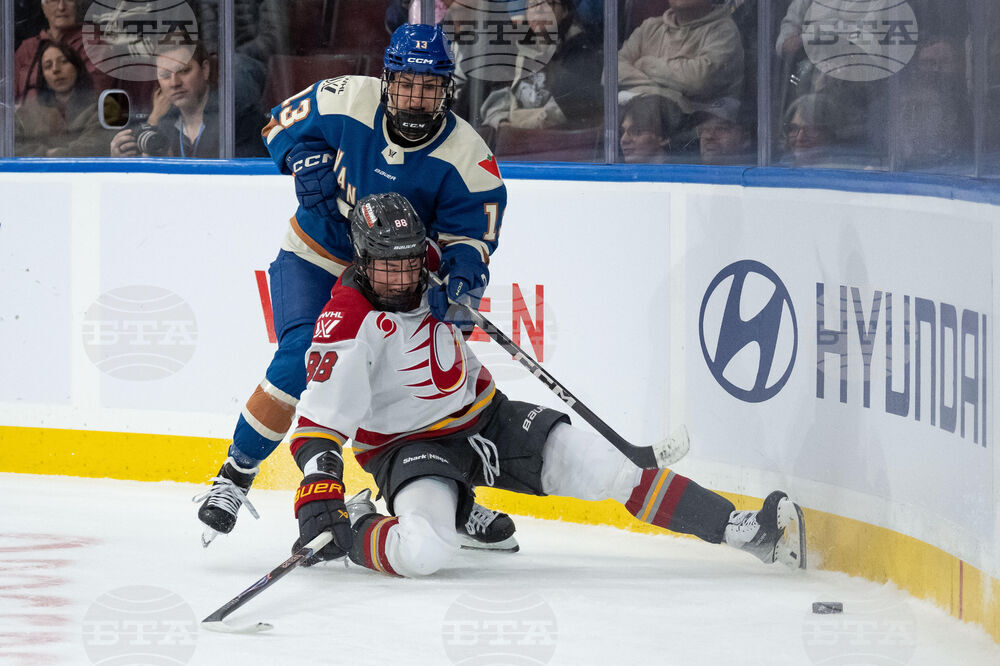 PWHL Charge Goldeneyes Hockey