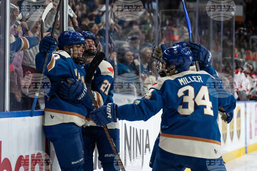 PWHL Charge Goldeneyes Hockey