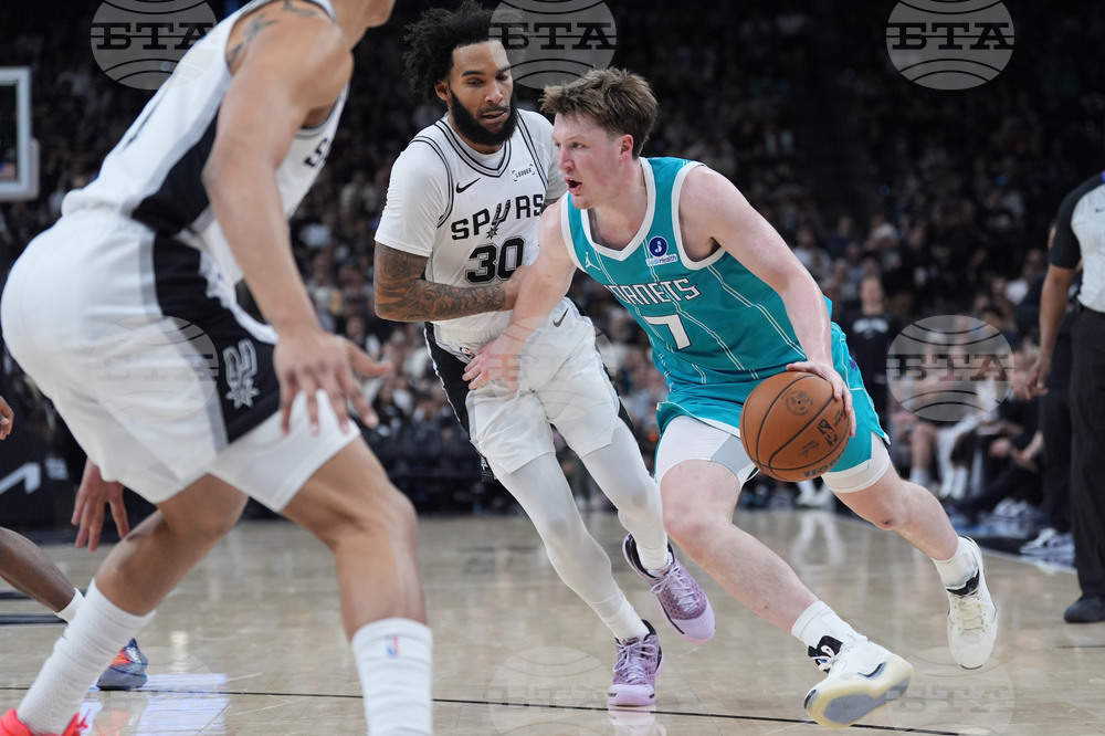 Hornets Spurs Basketball