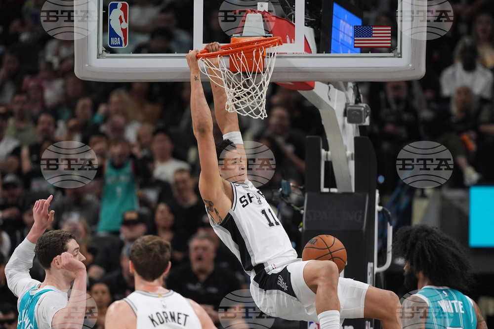 Hornets Spurs Basketball