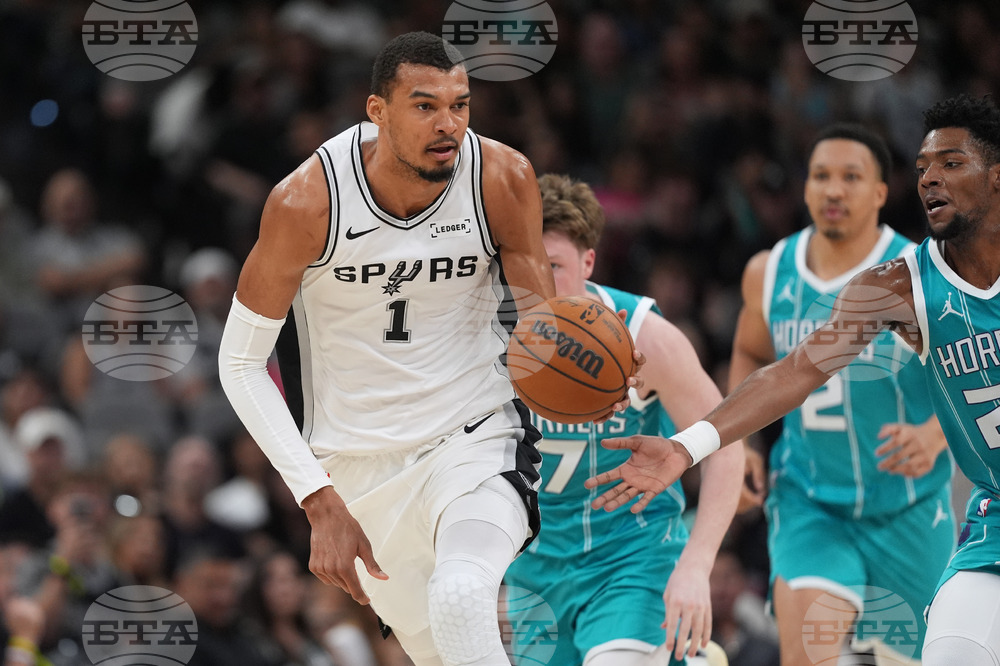 Hornets Spurs Basketball
