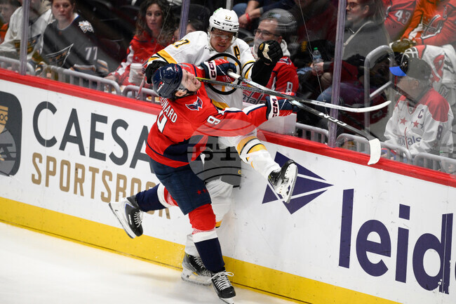 APTOPIX Bruins Capitals Hockey