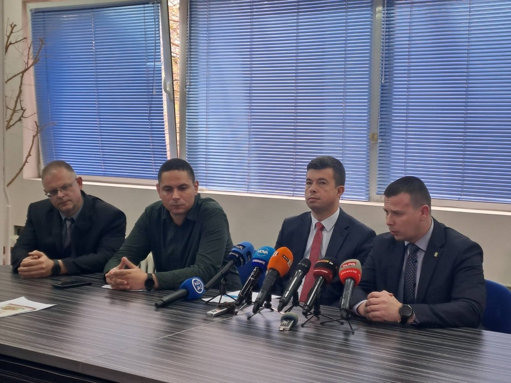 Районна прокуратура – Пловдив привлече като обвиняеми и задържа три лица за извършени хулигански действия в търговски център в гр. Пловдив