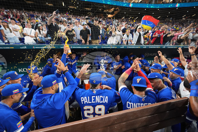APTOPIX WBC Venezuela Japan Baseball