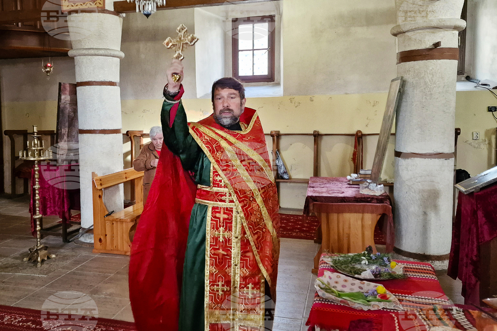 Шумен - храм „Св. Пророк Илия“ - неделна служба