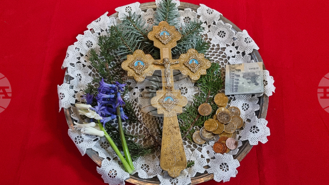 Кръстът на всеки човек е според неговите човешки сили, обясни на миряните от Търговище отец Славчо Проданов