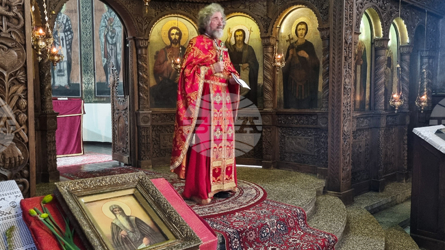 Кръстът на всеки човек е според неговите човешки сили, обясни на миряните от Търговище отец Славчо Проданов