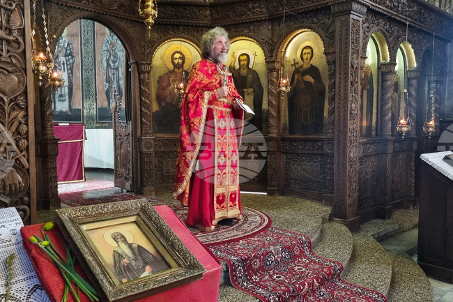 Кръстът на всеки човек е според неговите човешки сили, обясни на миряните отец Славчо Проданов в Търговище