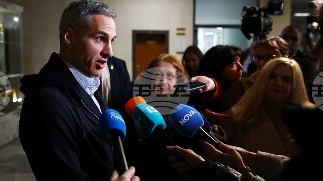 Хората с доходи до два пъти линията на бедност ще получат по 20 евро помощ заради поскъпването на горивата, каза служебният премиер Андрей Гюров 