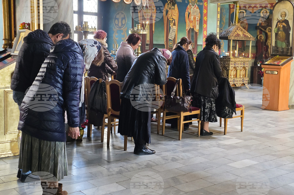 Ловеч - митрополит Гавриил - литургия