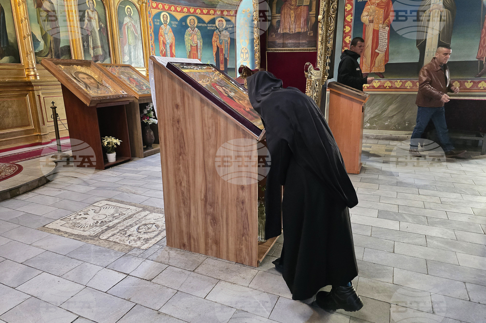 Ловеч - митрополит Гавриил - литургия