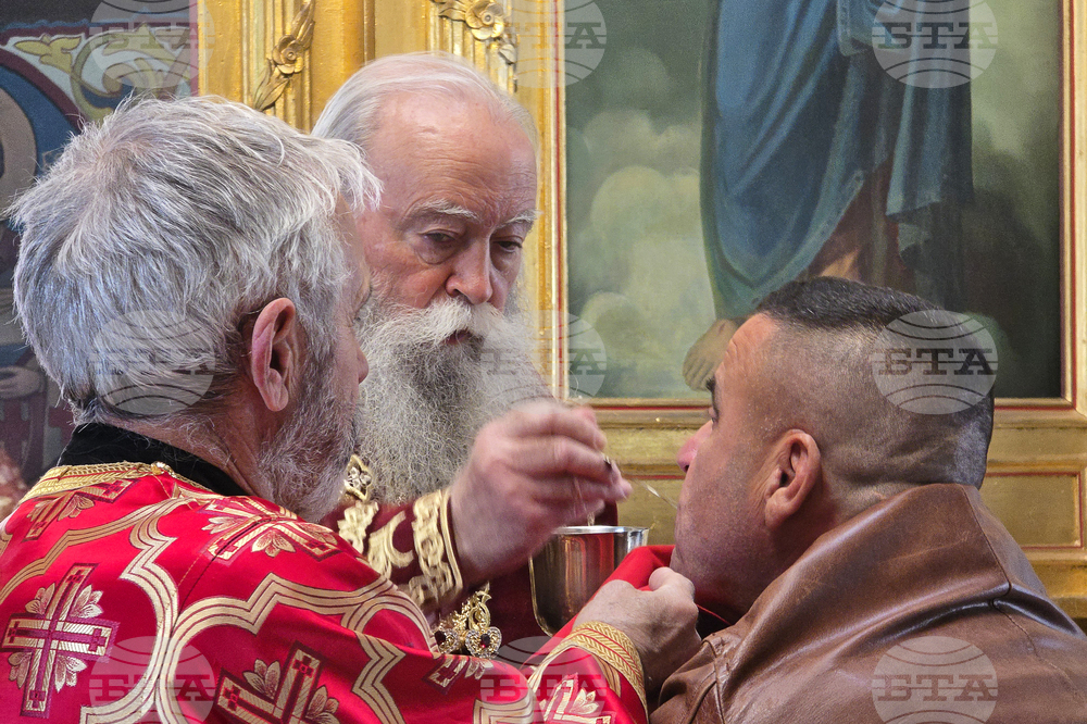 Ловеч - митрополит Гавриил - литургия