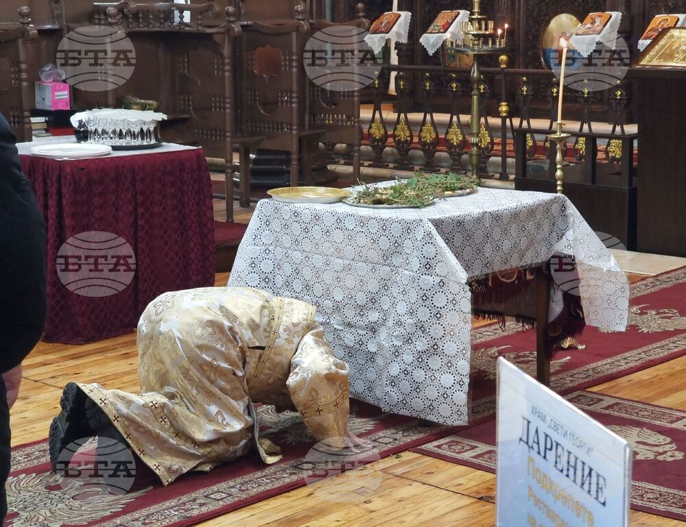 Ямбол - Неделя Кръстопреклонна - литургия