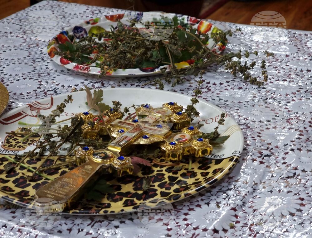 Ямбол - Неделя Кръстопреклонна - литургия