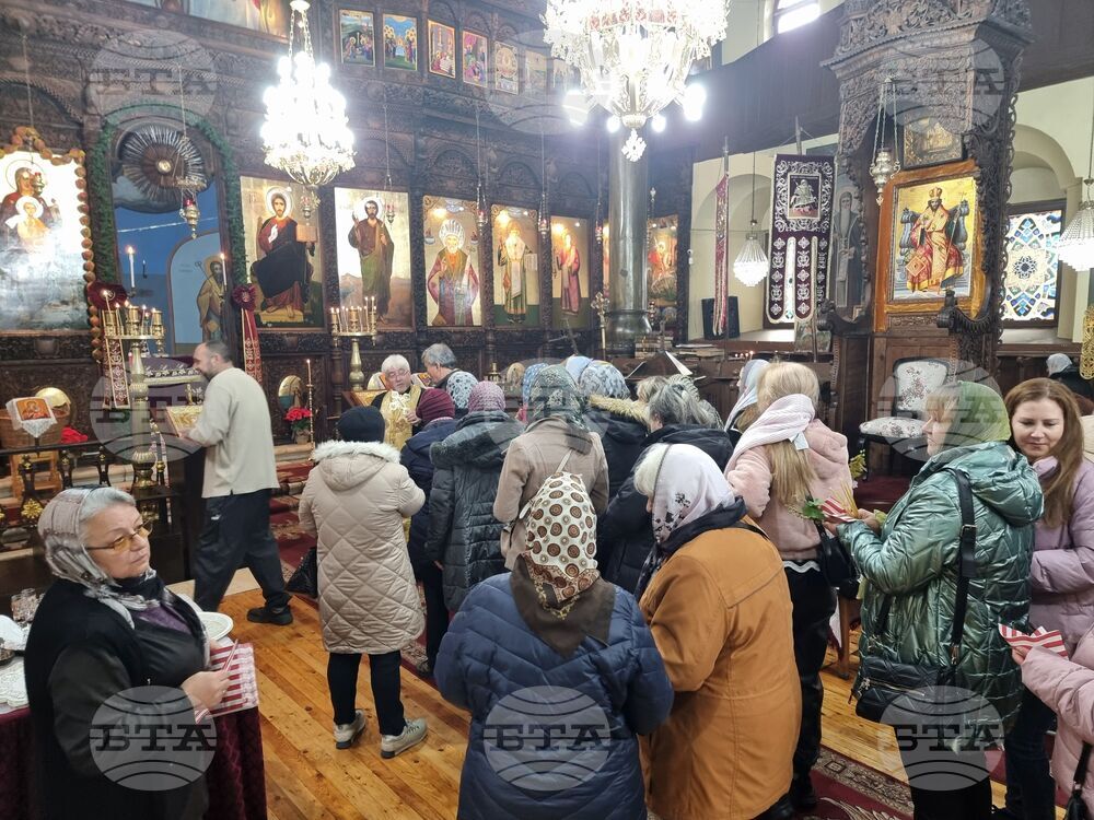 Ямбол - Неделя Кръстопреклонна - литургия