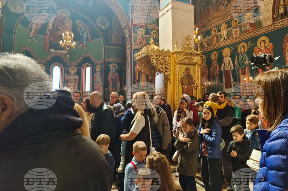 Неделя Кръстопоклонна - литургия