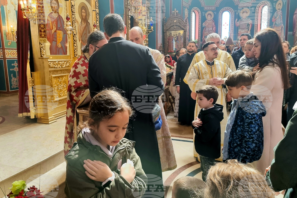 Неделя Кръстопоклонна - литургия