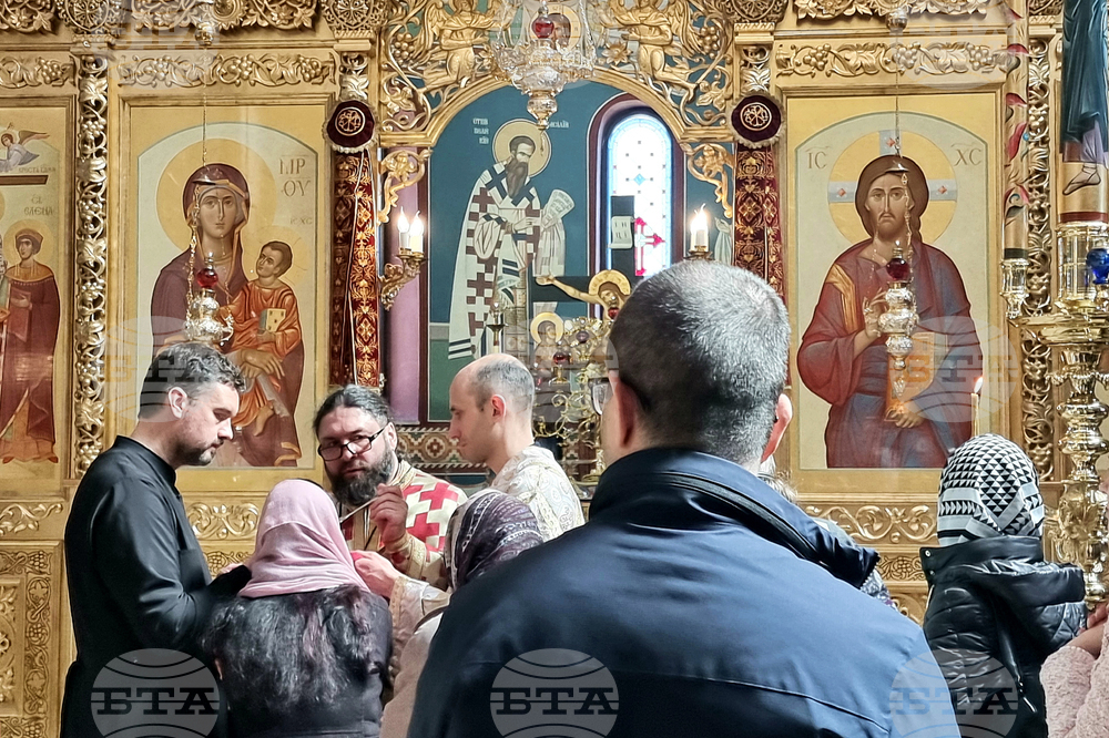 Неделя Кръстопоклонна - литургия