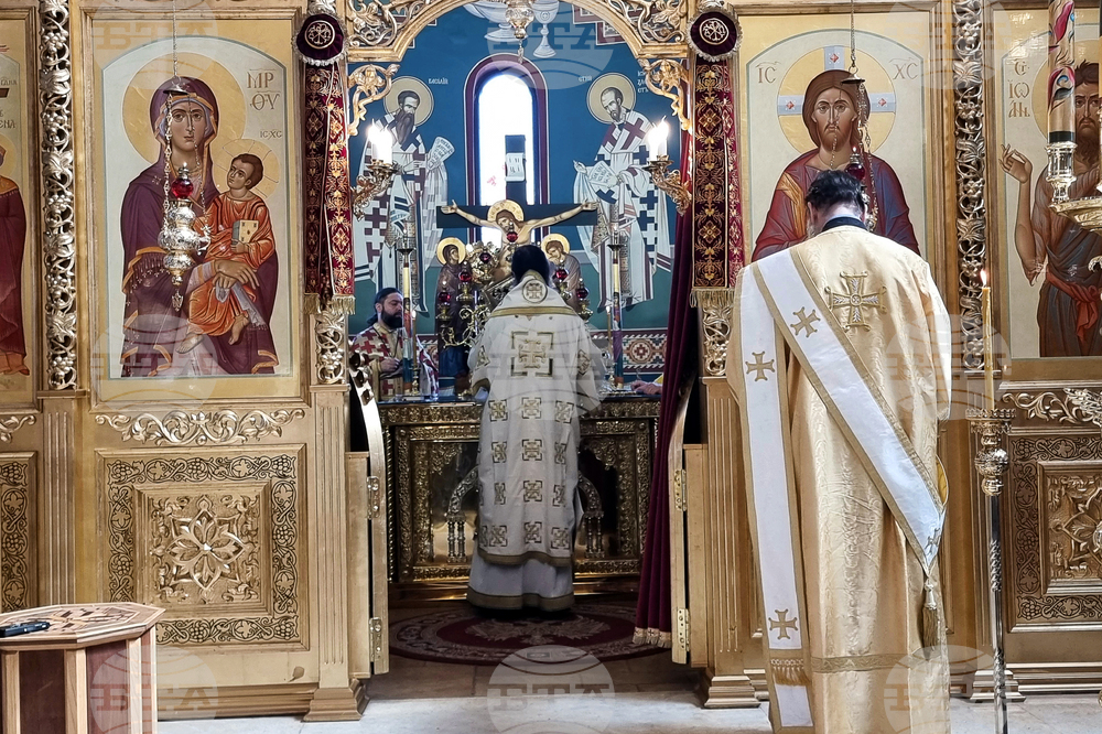 Неделя Кръстопоклонна - литургия