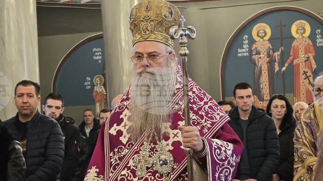 В Неделя Кръстопоклонна Пловдивският митрополит разясни дълбокия смисъл на страданието и спасителната саможертва на Иисус Христос