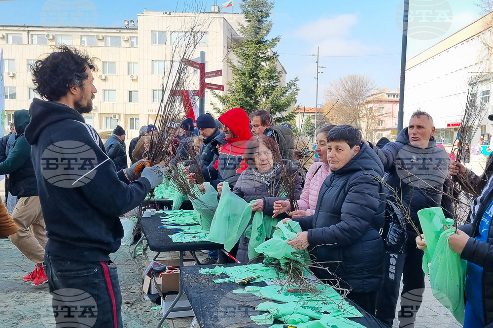 Плодни, медоносни и паркови дръвчета бяха раздадени в Търговище от инициативата "Гората БГ"