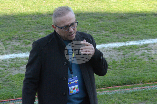 "Надяваме се след тази победа малко да се успокоим", каза след минималния успех над Монтана треньорът на Черно море Илиан Илиев