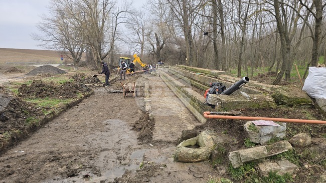 Доброволци почистиха Коиловската чешма в Плевенско
