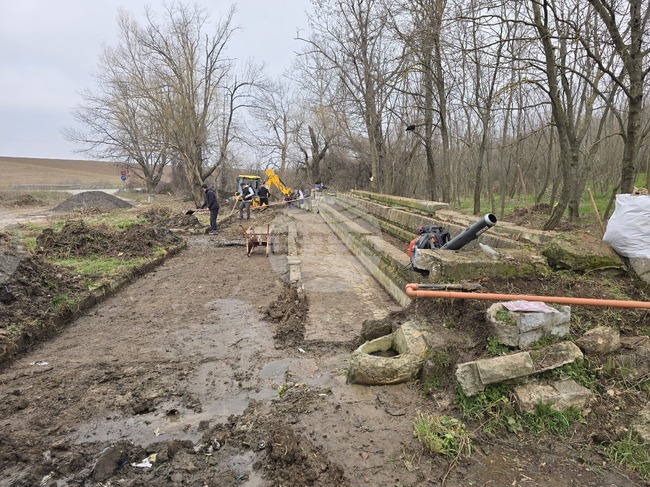 Доброволци почистиха Коиловската чешма в Плевенско