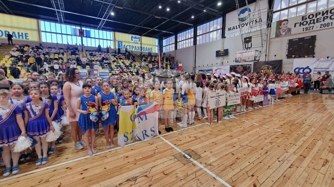 Над 600 ученици от страната пристигнаха в Перник, който за четвърти път е домакин на национален турнир по мажоретство 