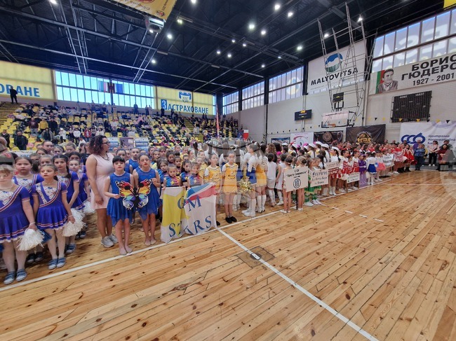 Над 600 ученици от страната пристигнаха в Перник, който за четвърти път е домакин на национален турнир по мажоретство 