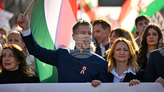 МТИ: Унгария принадлежи на Запада, заяви Петер Мадяр