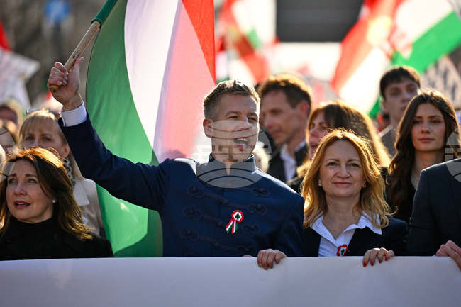 МТИ: Унгария принадлежи на Запада, заяви Петер Мадяр