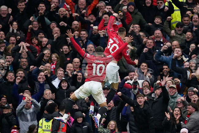 Илия Груев влезе като резерва при равенството на Лийдс с Кристъл Палас, Манчестър Юнайтед победи Астън Вила