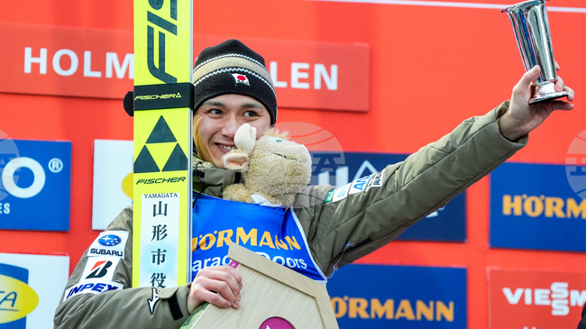 Томофуми Наито постигна първата си победа в Световната купа по ски скокове, Владимир Зографски остана в дъното на класирането