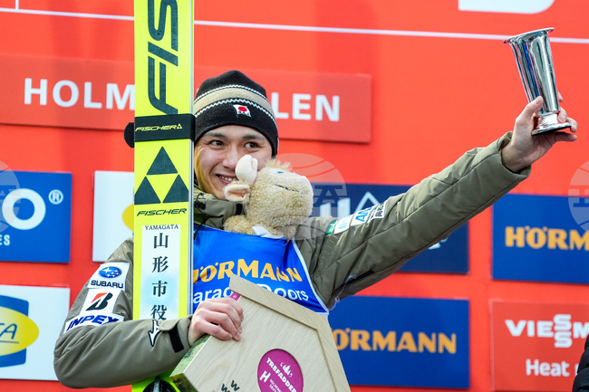 Томофуми Наито постигна първата си победа в Световната купа по ски скокове, Владимир Зографски остана в дъното на класирането