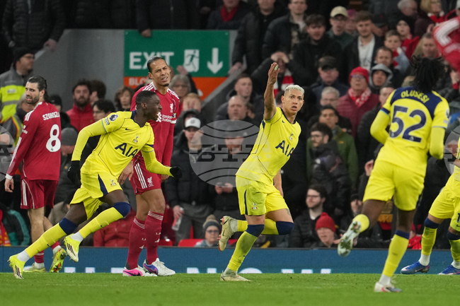 Тотнъм измъкна равенство от Ливърпул с гол на Ричарлисон в края на мача