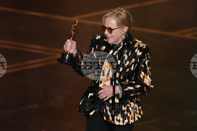 Ейми Мадиган спечели "Оскар" за най-добра поддържаща актриса за ролята си във филма на ужасите "Оръжия"