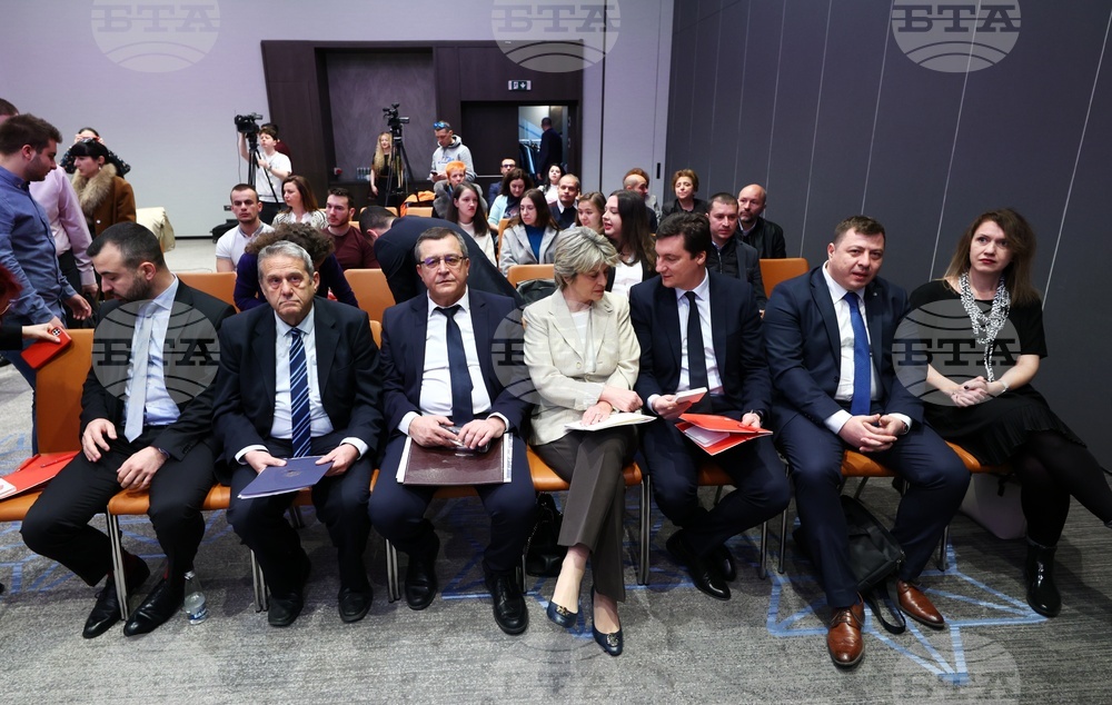 Кръгла маса „Работа за младите, младите на работа“