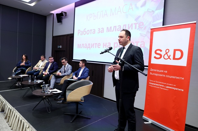 Над 18% от младите българи нито работят, нито се образоват, и това създава голямо предизвикателство, коментира евродепутатът Петър Витанов