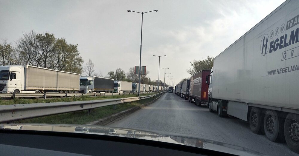 Румен Петков алармира за 40 километра опашка от тирове на Дунав мост 1