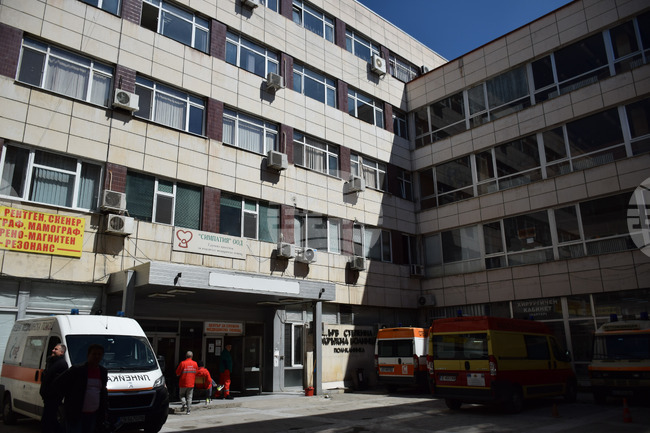 Починал е пешеходецът, който бе блъснат на главния път Е-79 при пътен възел "Брежани"