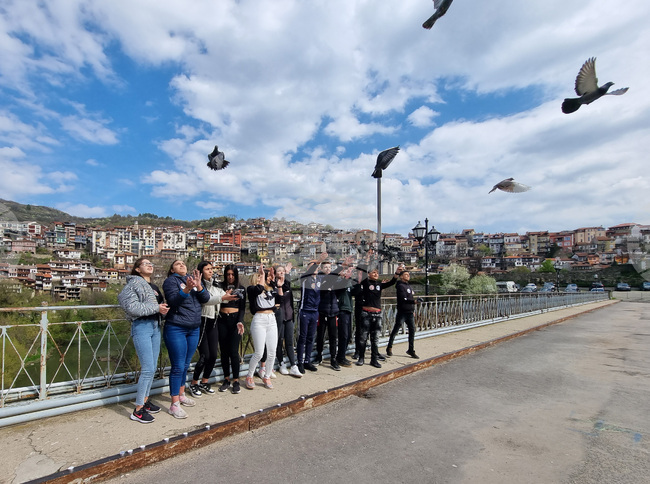 Велико Търново - ученици - Холокоста - гълъби на мира